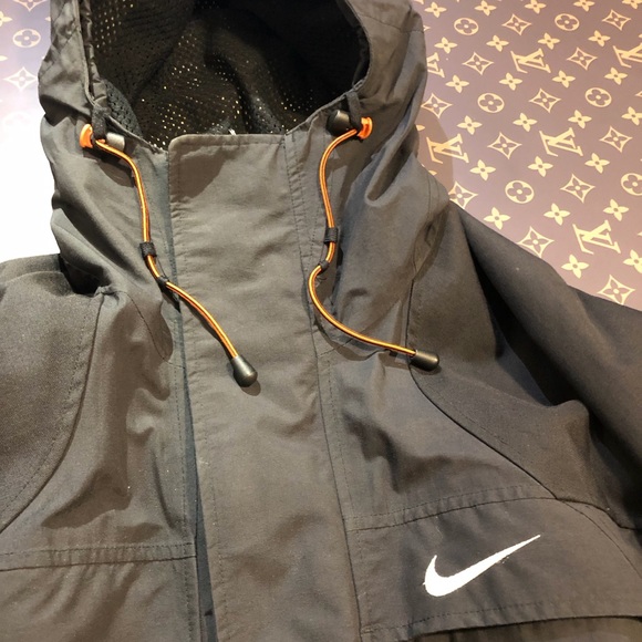Nike “All Condition Gear”men’s coat . Size Medium.Colour is Black - Picture 2 of 8